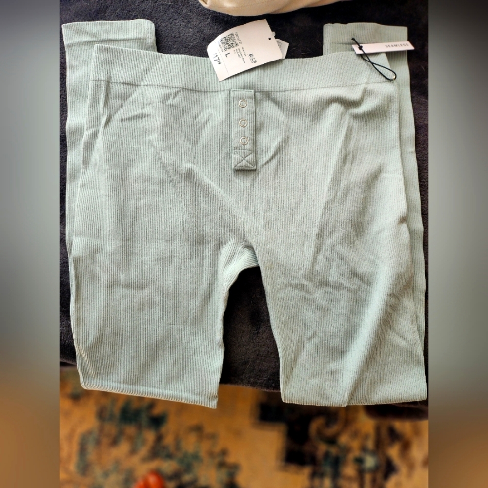 Forever 21 blue mist size large nwt leggings